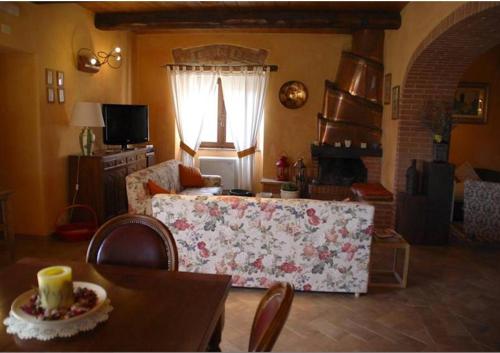 Villa Podere Castello (ویلا پودر كاستلو) 