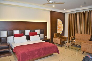 Hotel Ashish Continental Guestroom