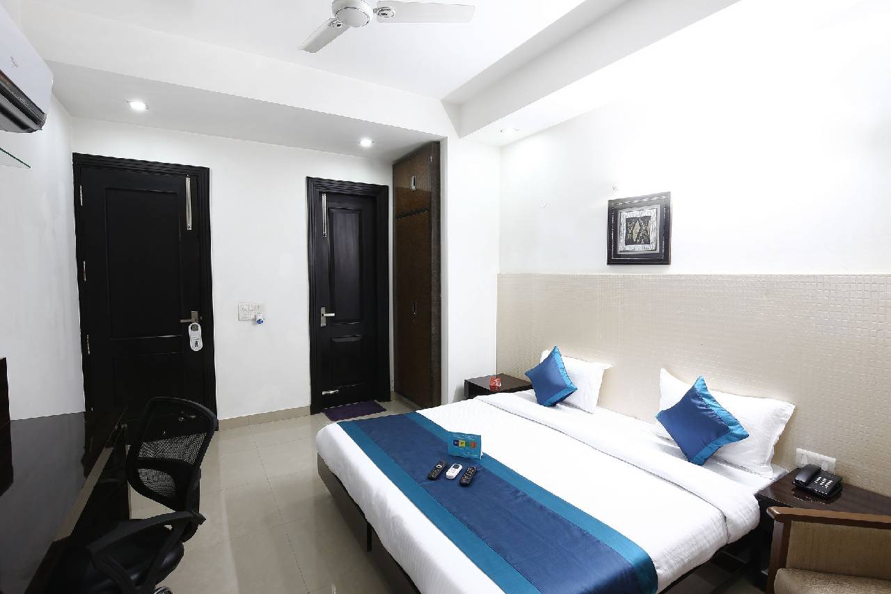 Fabhotel Exotica Noida Expressway 