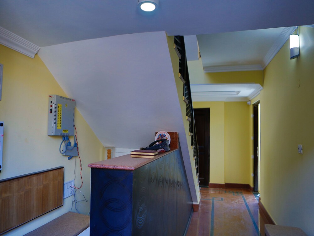 Oyo 11490 Hotel Royal Hill Staircase