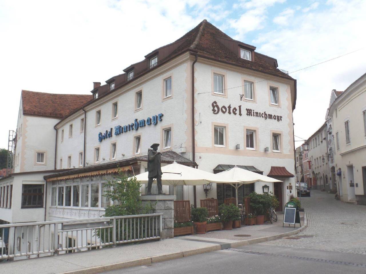 Hotel Restaurant Minichmayr (هتل رستاورانت مینیچمیر) 