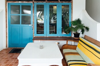 Bedspace Beach Guestroom
