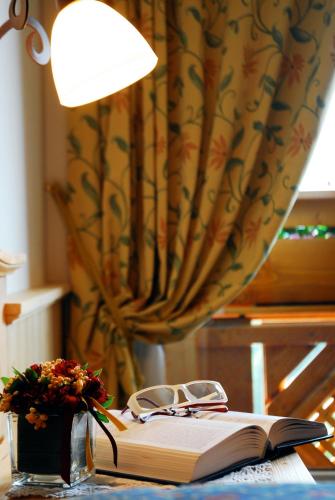 Hotel Cristallo (هتل كریستالو) 