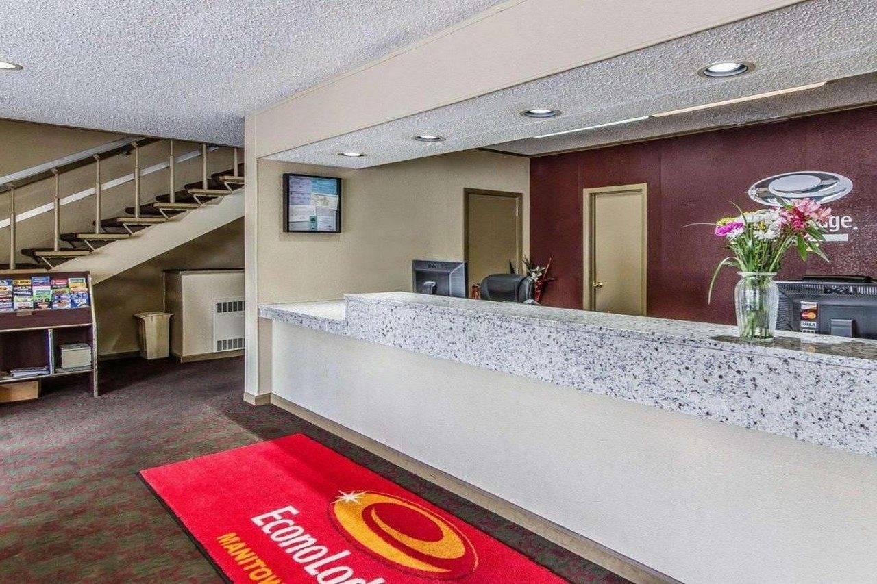 Days Inn by Wyndham Manitowoc - photo 2