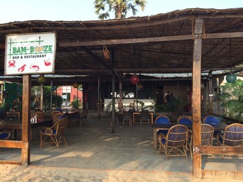 Morjim Coco Palms Resort Hotel Bar