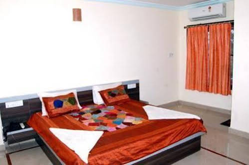 Vista Rooms At Bada Bagh Road 
