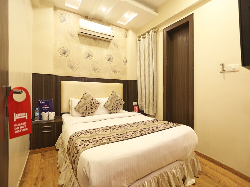 Oyo 1807 Hotel Platinum Inn Guestroom