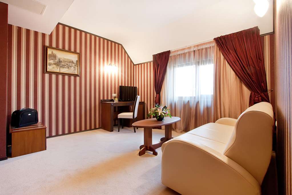 Best Western Plus Bristol Hotel Suite Room