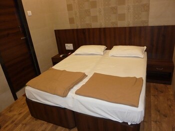 Hotel Regal Palace Guestroom