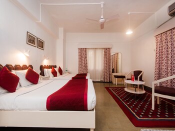 Oyo 635 West End Hotel Guestroom