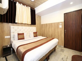 Oyo 966 Hotel Sallow International Guestroom
