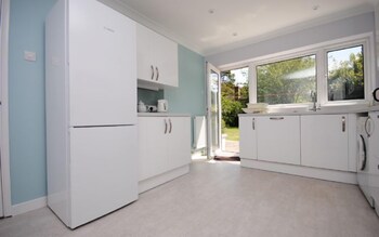 Still Waters Emsworth 205652 In-Room Kitchen