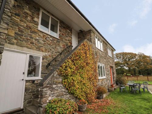 Maesyfelin Isaf Apartment Llanybydder 