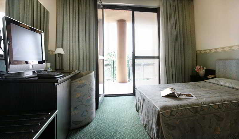 Pacific Hotel Airport Room