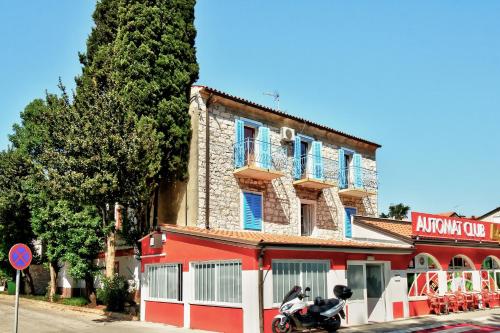 Lanza Apartments 