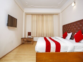 Oyo 11388 Hotel Dimbir Regency Guestroom