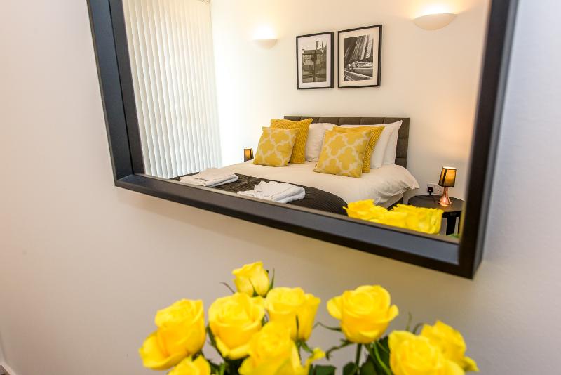 Approved Serviced Apartments Skyline Room