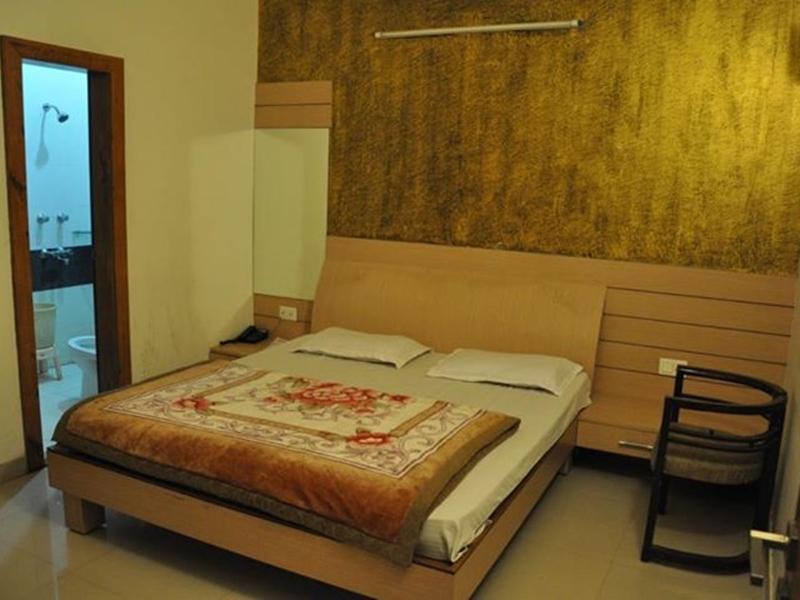 Paras Hotel 
