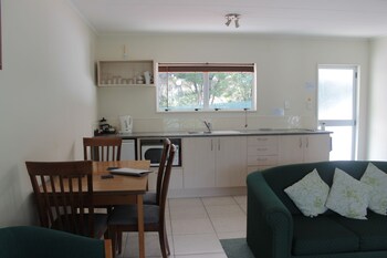 Ash Grove Boutique Motel In-Room Dining