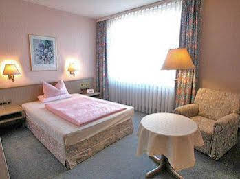 Hotel Mack (هتل ماک) 