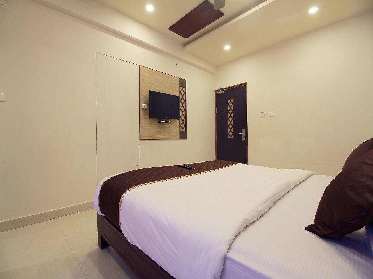 Oyo 11489 Pkn Classic Regency 