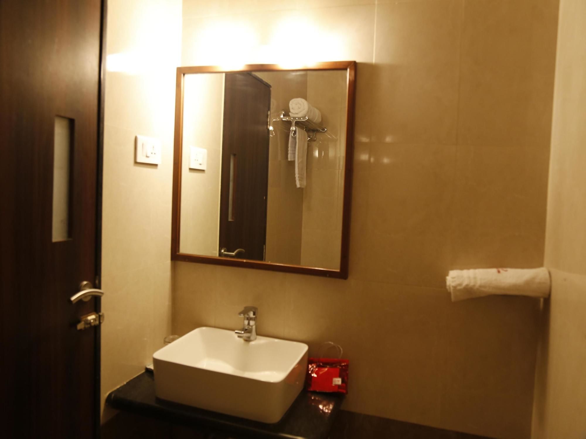 Oyo Rooms Old Pune Bangalore Road Kolhapur 