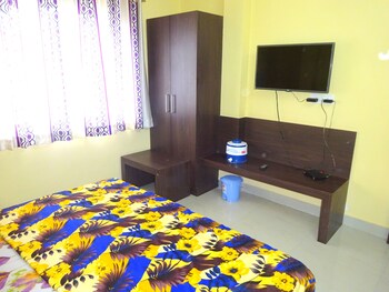 Hotel Gopi Vallabh Guestroom