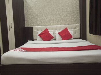 Oyo 17216 Classic Lodge Guestroom