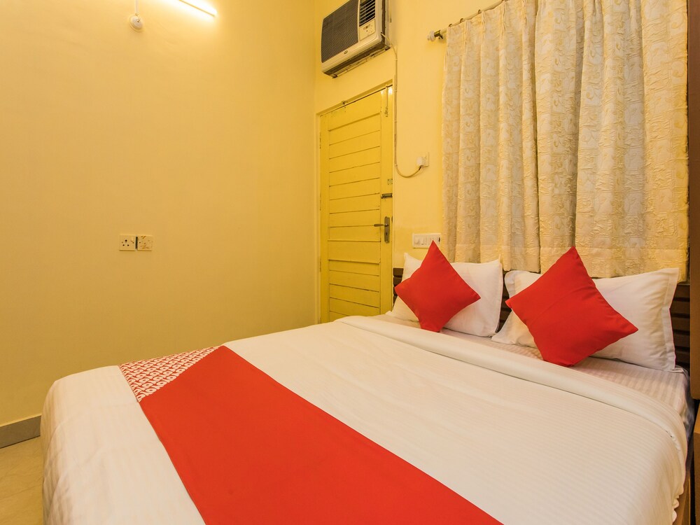 Oyo 15401 Hotel Surana Palace Guestroom
