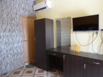 Gold India Beach Resort Guestroom