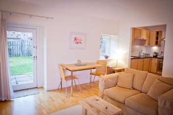 West Fenton Court (وست فنتون كورت) Living Area
