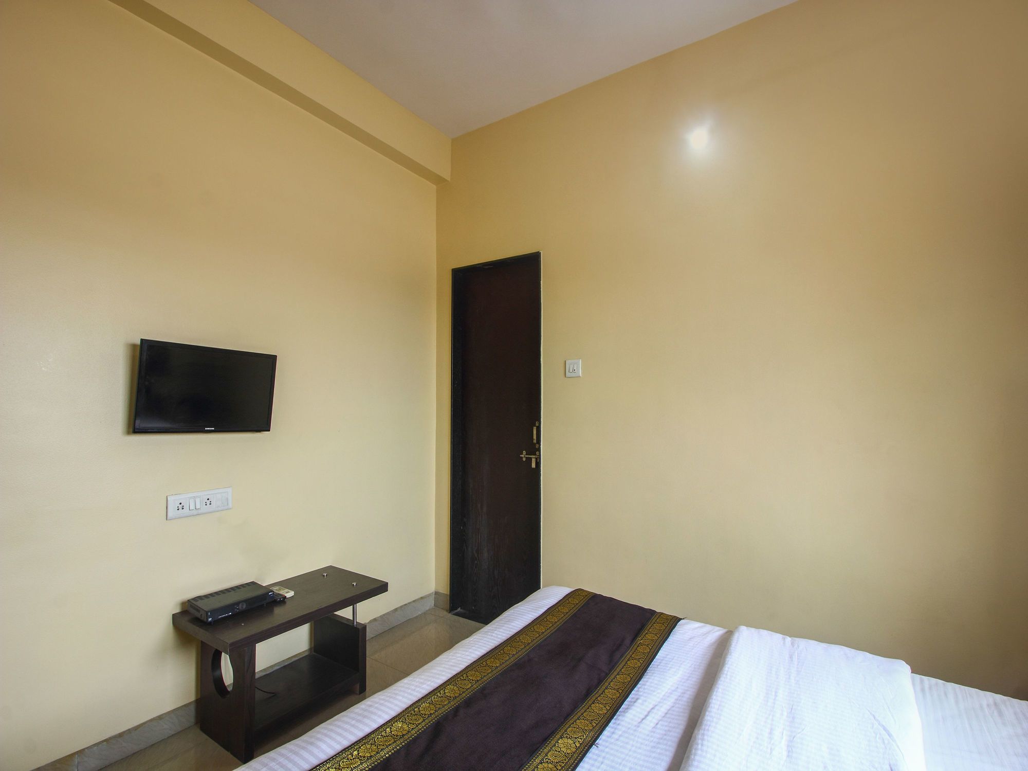 Oyo 12355 Hotel New Jagdamba Lodging 
