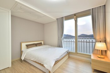 Geoje Jisefo Family Residence Guestroom