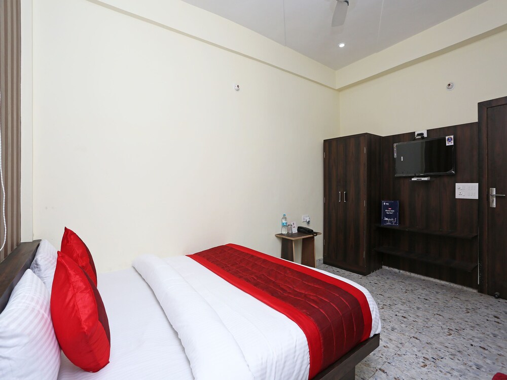 Oyo 11344 Hotel Glorify Stay Guestroom