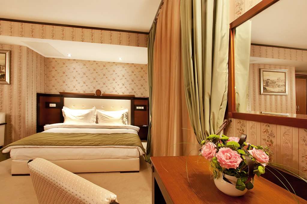 Best Western Plus Bristol Hotel Junior Suite Room