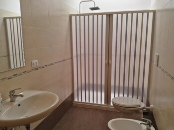 Apulia Tourist Mancaversa Bathroom