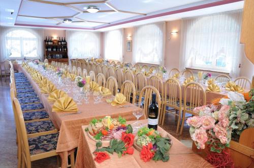 Hotel Ristorante Milano (هتل ریستورانت میلانو) 