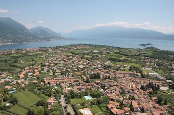 Barchi Resort Lake