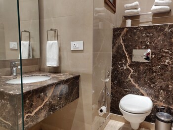 Hotel Maple Grand Bathroom