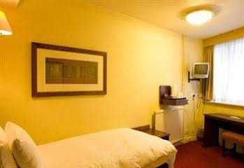 Highwayman Hotel (هایویمان هتل) 