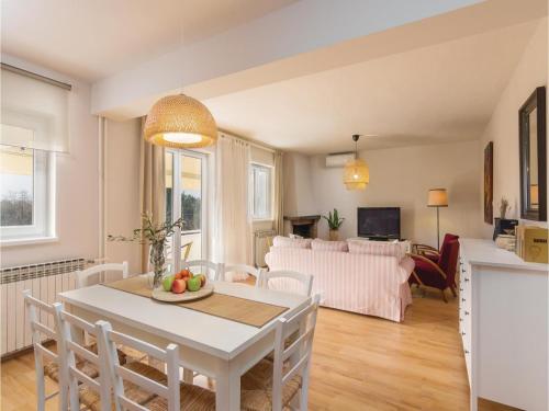 Four Bedroom Holiday Home With Sea View In Porec Hotel Description