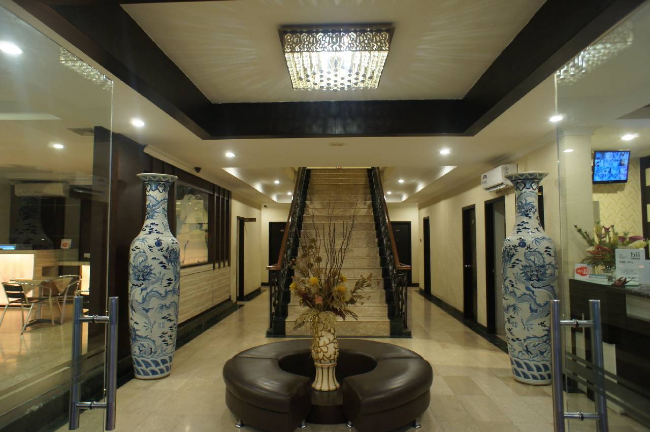 Sky View Hotel (اسکای ویو هتل) 