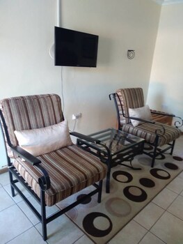 Anina's Executive Lodge Living Area