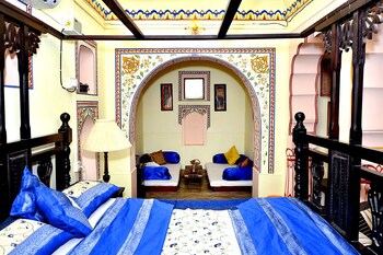 Hotel Shahi Palace Guestroom
