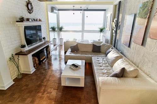 Belgrade River Front Apartment 