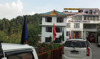 Adb Rooms Hotel Patnitop Parking