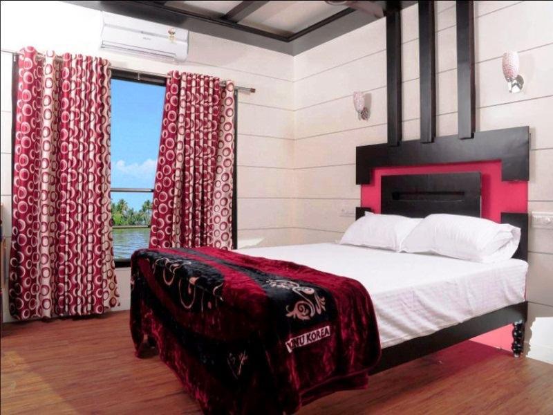 Vaishnav Houseboat 