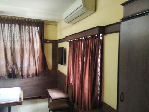 Sri Saraswathi Lodge 