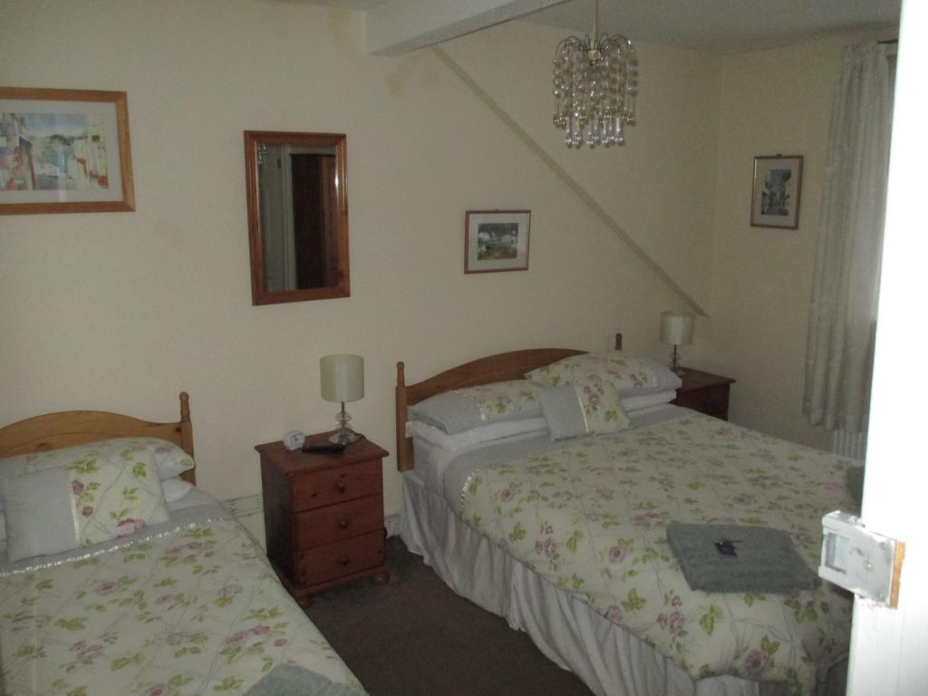 Bridgeside Guest House B And B 