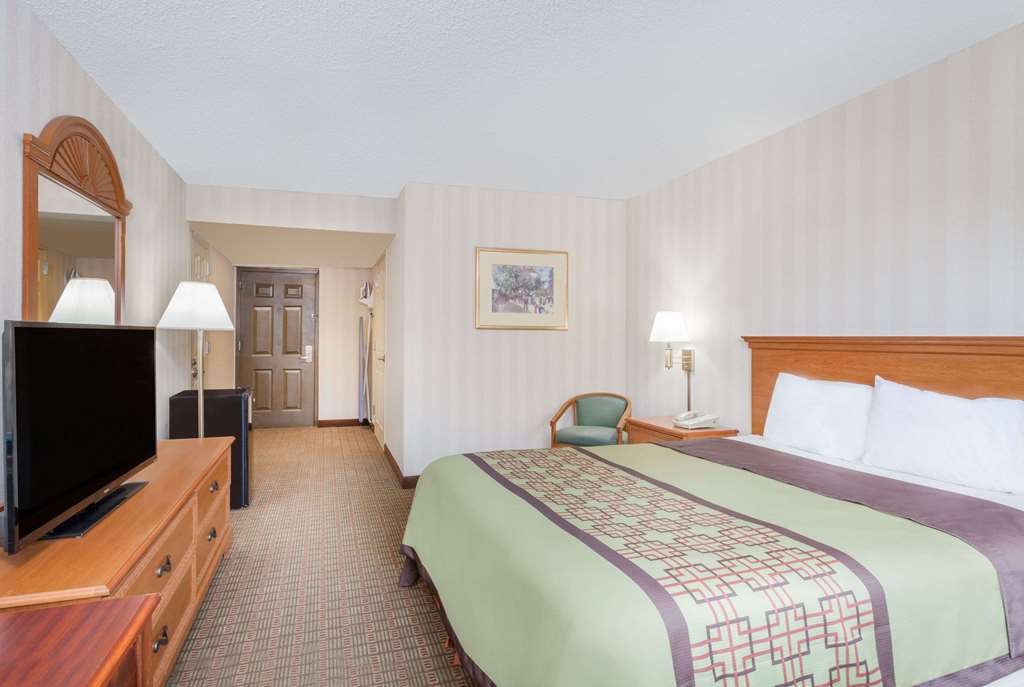 Days Inn By Wyndham Albany Suny Guest room